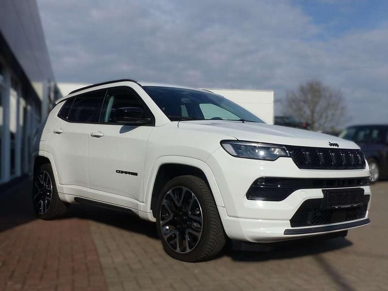 Gebraucht Jeep Compass Altitude 131 PS (96 kW) 2024 Alpine white SUV