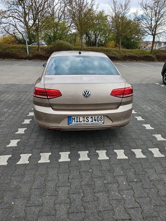 Gebraucht VW Passat Comfortline 190 PS (139 kW) 2016 Gold Limousine