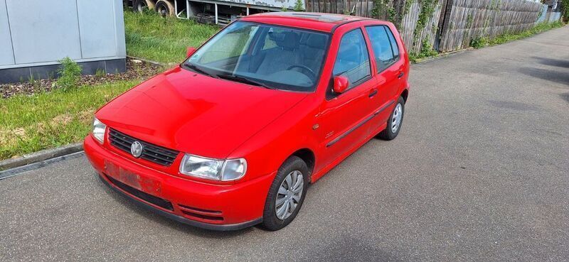 Rot Gebraucht 1998 VW Polo Limousine | 750 € (Superpreis) - Bild 1/4