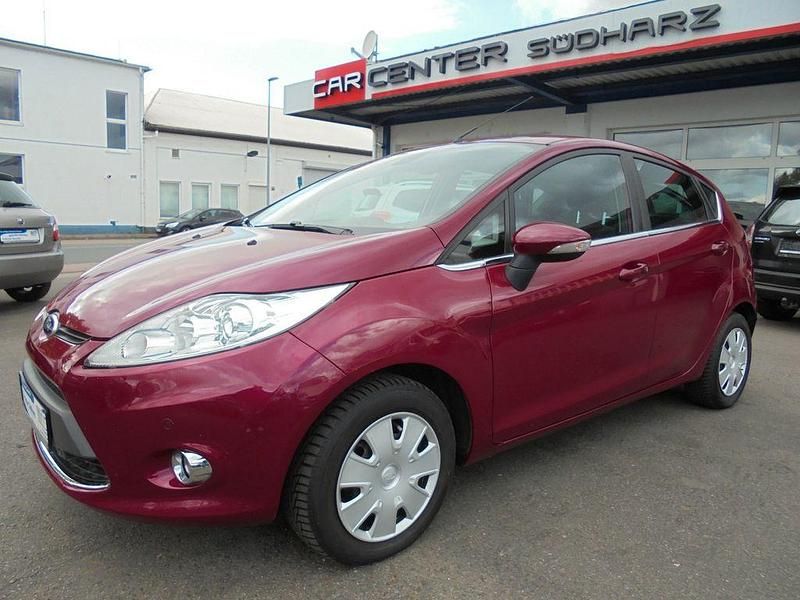 Gebraucht Ford Fiesta Titanium 75 PS (55 kW) 2010 Rot Kleinwagen