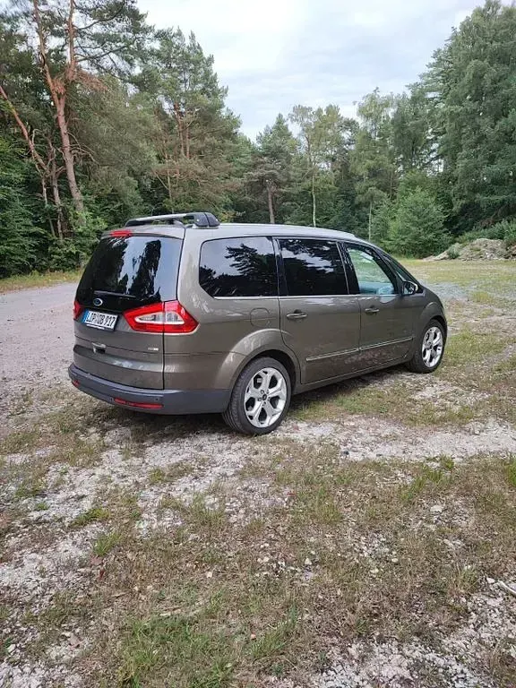 Gebraucht Ford Galaxy Titanium 163 PS (119 kW) 2010 Braun Van / Kleinbus