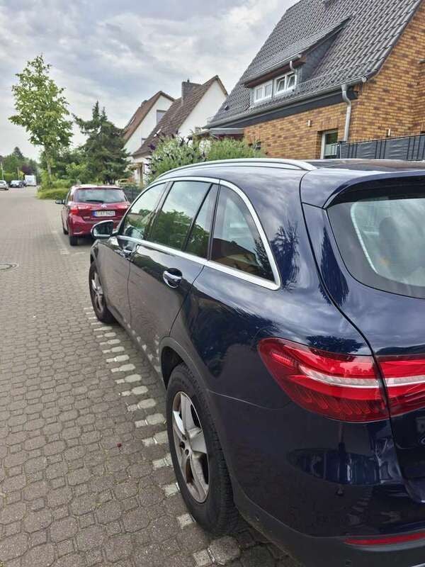 Blau Gebraucht 2018 Mercedes GLC220 SUV | 27.700 € (Superpreis) - Bild 1/4