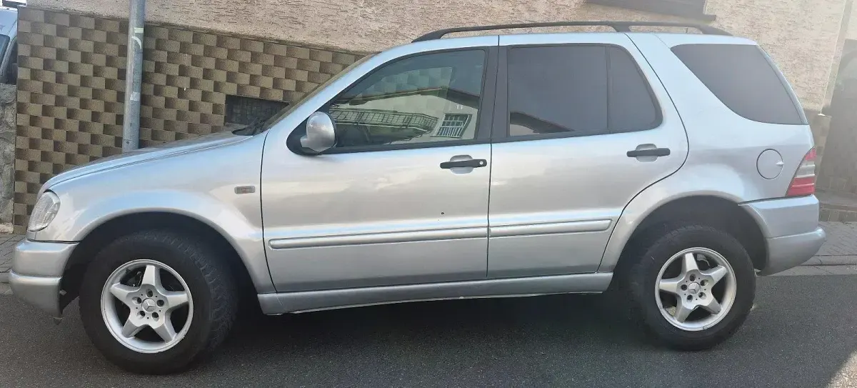 Gebraucht Mercedes ML320 218 PS (160 kW) 2000 Silber SUV