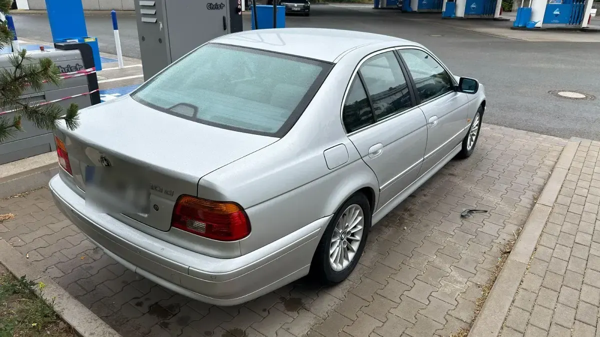 Gebraucht BMW 530 193 PS (141 kW) 2003 Silber Limousine