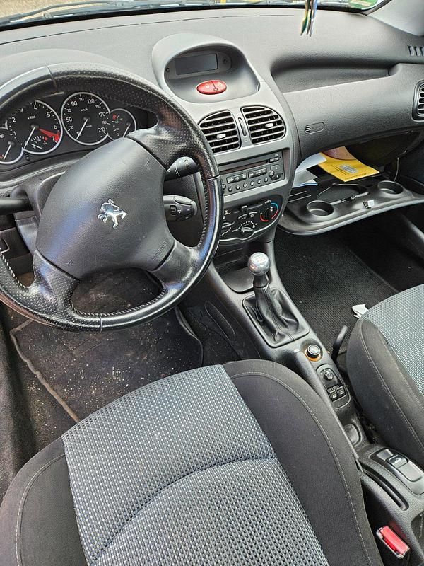 Gebraucht Peugeot 206 CC 108 PS (79 kW) 2006 Silber Cabrio