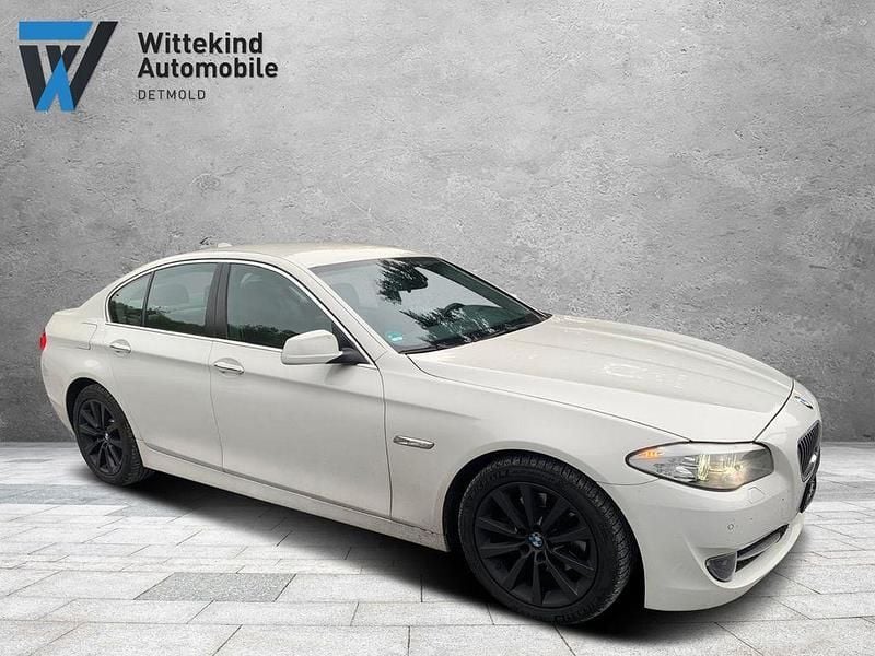 Weiß Gebraucht 2013 BMW 520 Comfort Edition Limousine | 8.999 € (Superpreis) - Bild 1/4