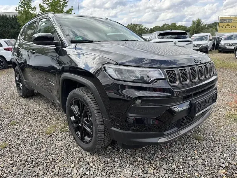 Käytetty Jeep Compass 60 HP (44 kW) 2022 Musta Katumaasturi