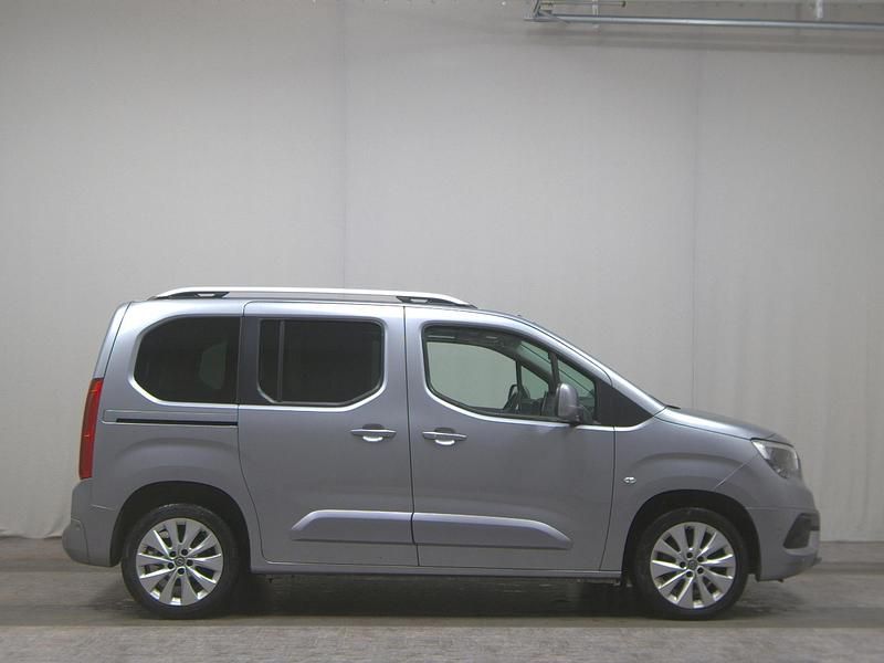 Grau Gebraucht 2018 Opel Combo Life Innovation Van / Kleinbus | 11.980 € (Guter Preis) - Bild 1/4