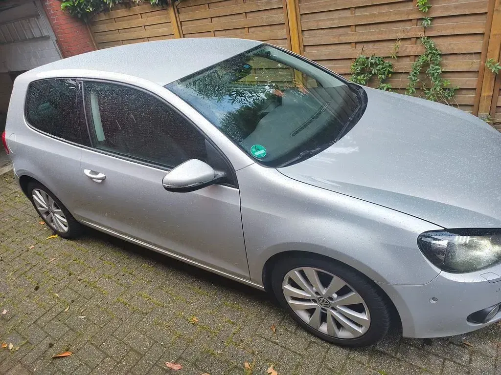 Gebraucht VW Golf VI Team 105 PS (77 kW) 2010 Silber Kleinwagen