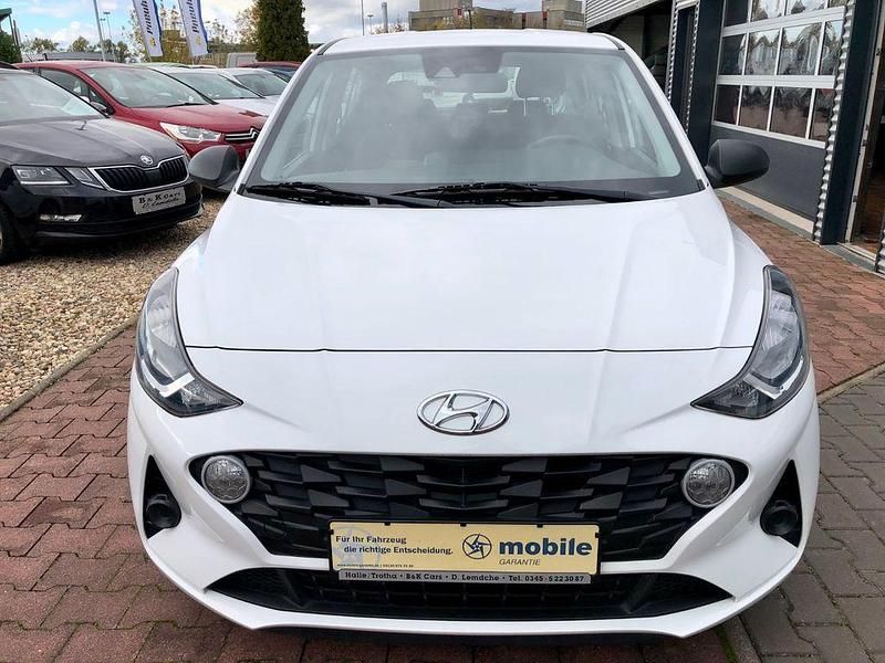 Gebraucht Hyundai i10 67 PS (49 kW) 2021 Weiß Kleinwagen