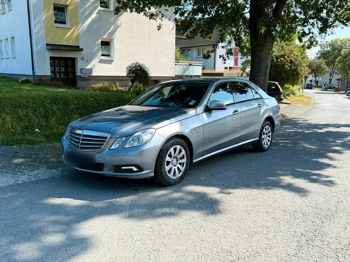 Gebraucht Mercedes E220 170 PS (125 kW) 2010 Grau Limousine
