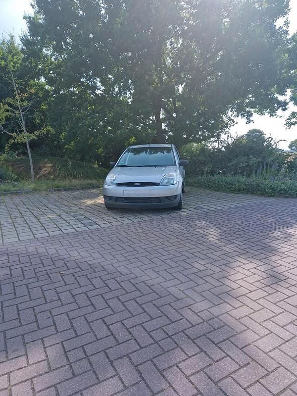 Silber Gebraucht 2005 Ford Fiesta Kleinwagen | 899 € (Guter Preis) - Bild 1/4
