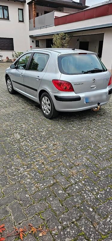 Grau Gebraucht 2003 Peugeot 307 Kleinwagen | 1.700 € - Bild 1/4
