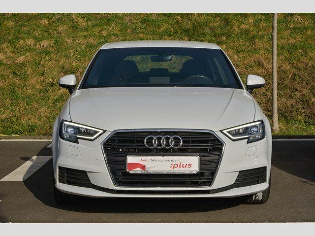 Gebraucht Audi A3 Sportback Design 150 PS (110 kW) 2018 Weiß metallic Kleinwagen
