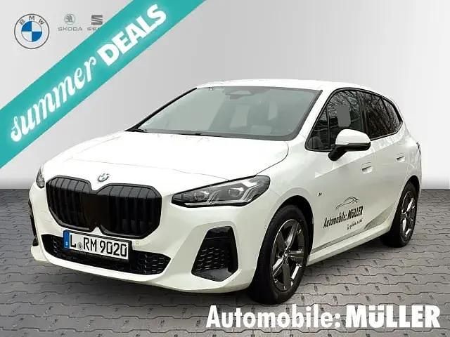 Weiss Gebraucht 2024 BMW 218 Active Tourer M Sport Van / Kleinbus | 40.990 € (Teuer) - Bild 1/4