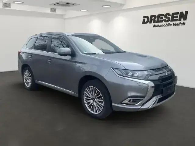 Gebraucht Mitsubishi Outlander Basis 135 PS (99 kW) 2019 Grau SUV
