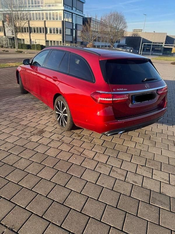 Second-hand Mercedes E300 306 CP (225 kW) 2020 Roșu Berlinǎ