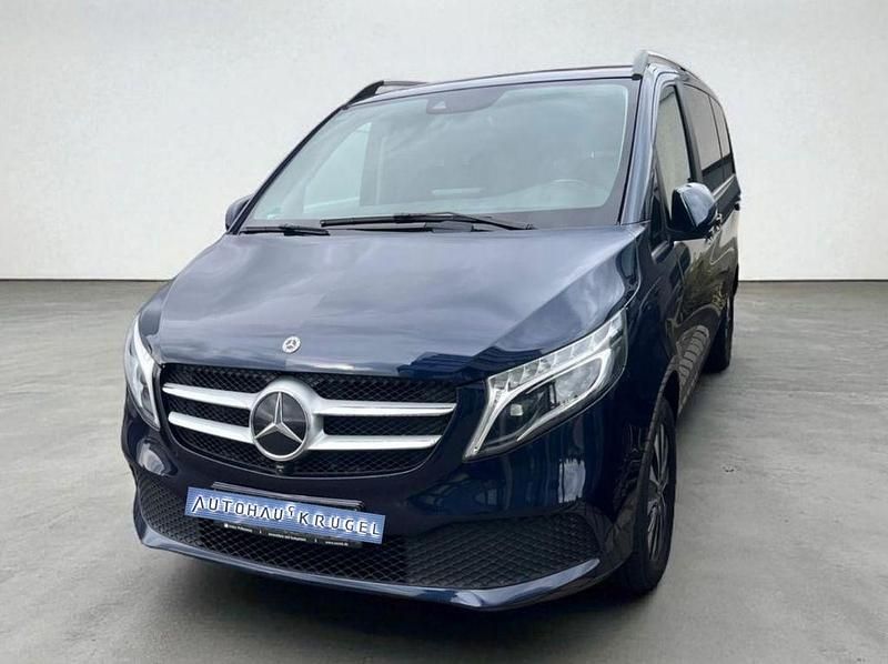 Blau Gebraucht 2019 Mercedes V250 Sport Edition Van / Kleinbus | 39.990 € (Superpreis) - Bild 1/4