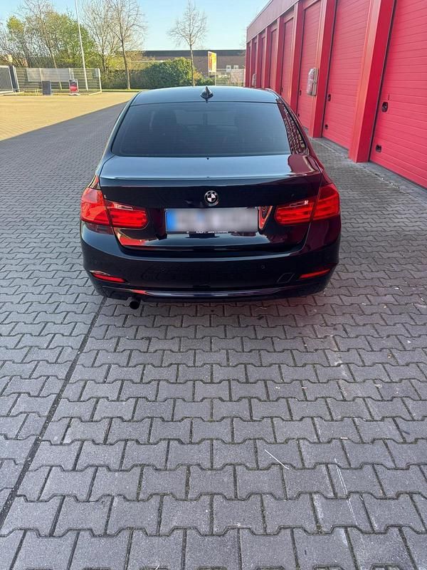 Gebraucht BMW 316 136 PS (100 kW) 2015 Schwarz Limousine