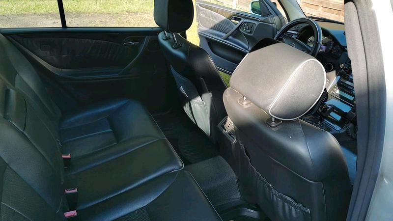 Gebraucht Mercedes E320 Avantgarde 197 PS (144 kW) 2002 Silber Kombi