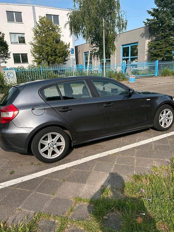 Grau Gebraucht 2005 BMW 116 Kleinwagen | 1.500 € (Superpreis) - Bild 1/4