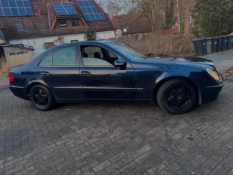 Gebraucht Mercedes E200 122 PS (89 kW) 2003 Blau Limousine