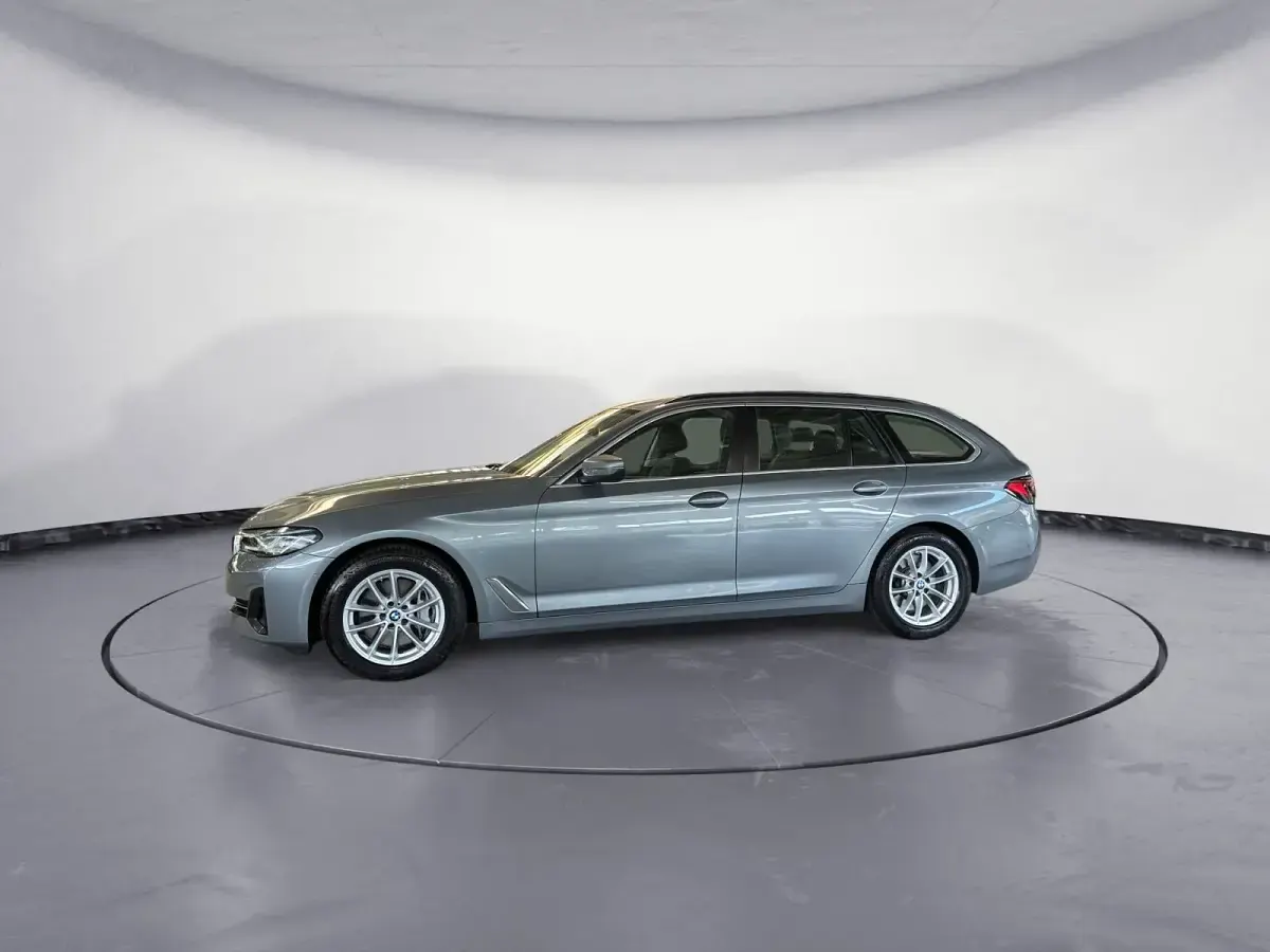 Gebraucht BMW 540 Sport Line 340 PS (250 kW) 2023 Grau Kombi