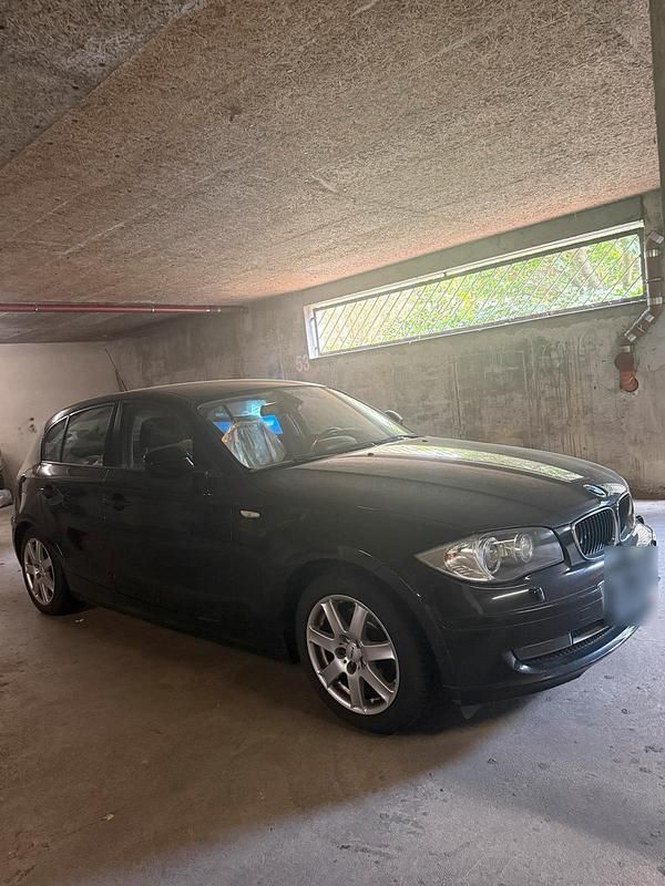 Gebraucht BMW 118 143 PS (105 kW) 2011 Schwarz Kleinwagen