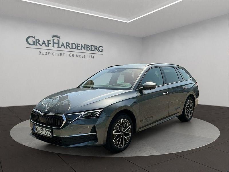 Grau Gebraucht 2025 Skoda Octavia Tour Kombi | 38.790 € (Etwas zu teuer) - Bild 1/4