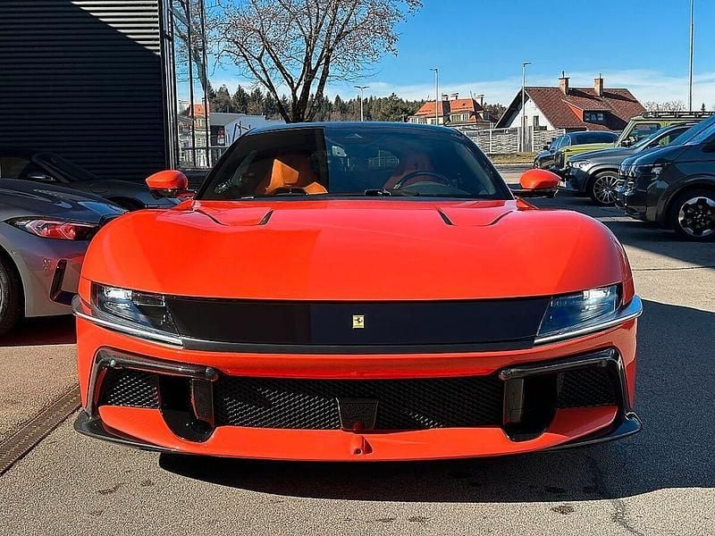 Neu Ferrari 12 Cilindri 831 PS (611 kW) 2025 Orange Limousine