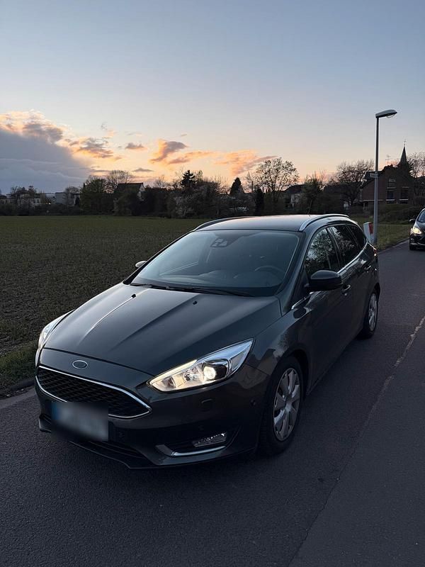 Gebraucht Ford Focus Titanium 150 PS (110 kW) 2015 Grau Kombi
