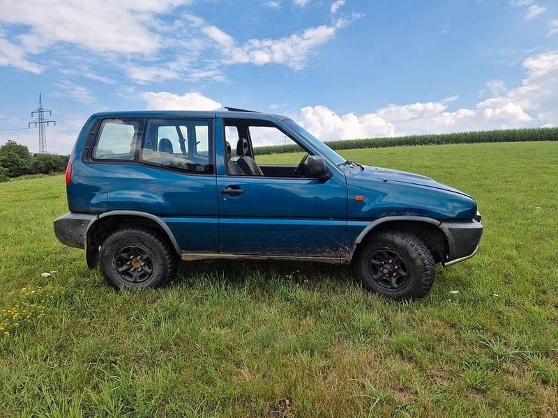 Grün Gebraucht 1996 Nissan Terrano SUV | 2.400 € - Bild 1/4