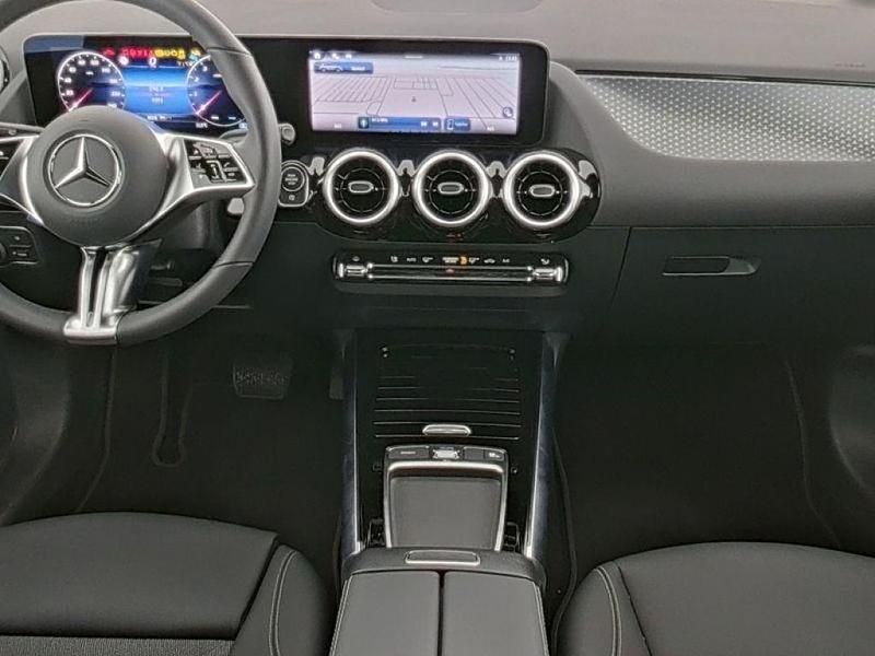 Gebraucht Mercedes GLA200 163 PS (119 kW) 2024 Mountaingrau (metallic) SUV