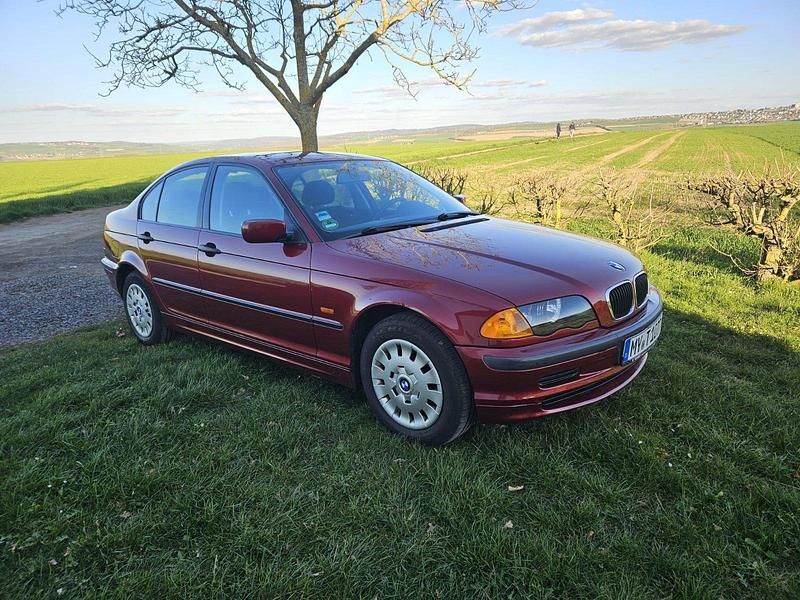 Gebraucht BMW 318 118 PS (86 kW) 1998 Rot Limousine