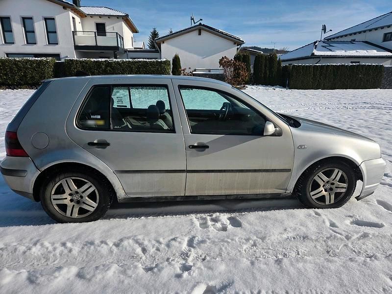 Gebraucht VW Golf IV 101 PS (74 kW) 1999 Silber Kleinwagen