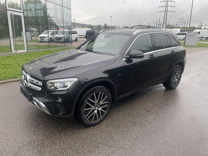 Schwarz Gebraucht 2020 Mercedes GLC300e AMG SUV | 32.679 € (Guter Preis) - Bild 1/4