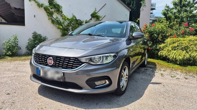 Grau Gebraucht 2018 Fiat Tipo Easy Limousine | 8.450 € (Fairer Preis) - Bild 1/4