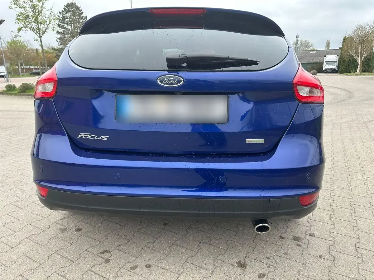 Begagnad Ford Focus Titanium 150 HK (110 kW) 2016 Blå Sedan