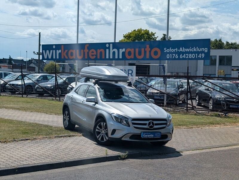 Silber Gebraucht 2016 Mercedes GLA180 Urban SUV | 16.999 € (Guter Preis) - Bild 1/4