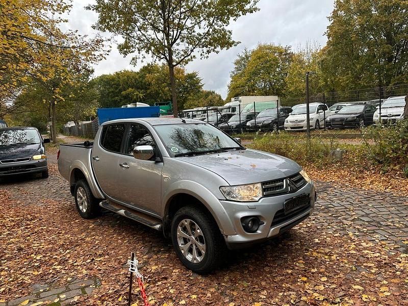Gebraucht Mitsubishi L200 178 PS (130 kW) 2015 Silber Pickup