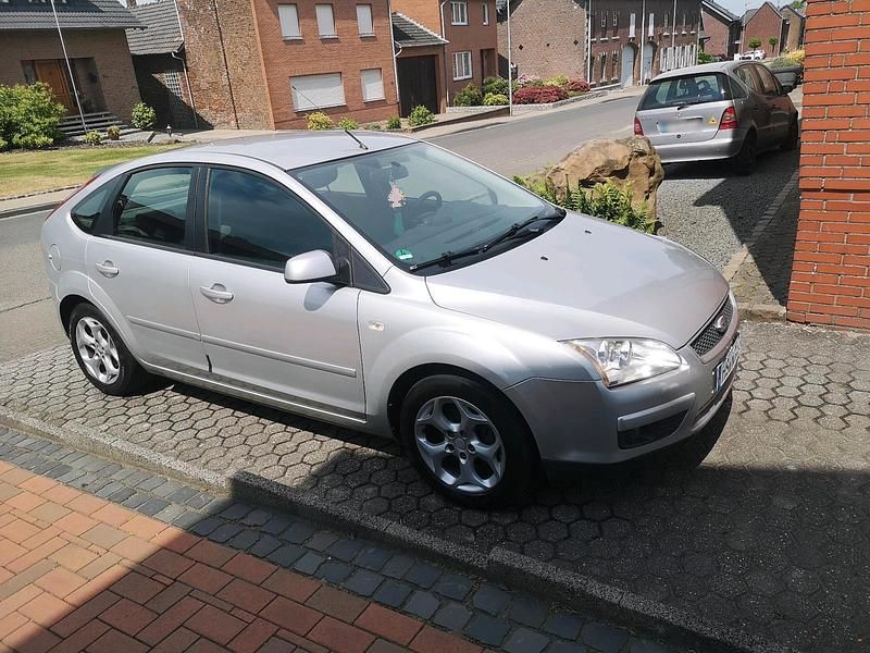 Second-hand Ford Focus 80 CP (58 kW) 2007 Argintiu Hatchback