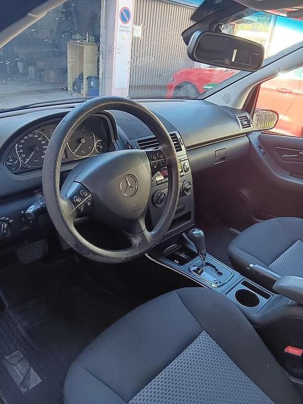 Silber Gebraucht 2007 Mercedes A180 Classic Limousine | 1.990 € - Bild 1/4