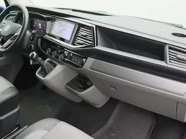 Gebraucht VW Caravelle Highline 150 PS (110 kW) 2021 Blau Van