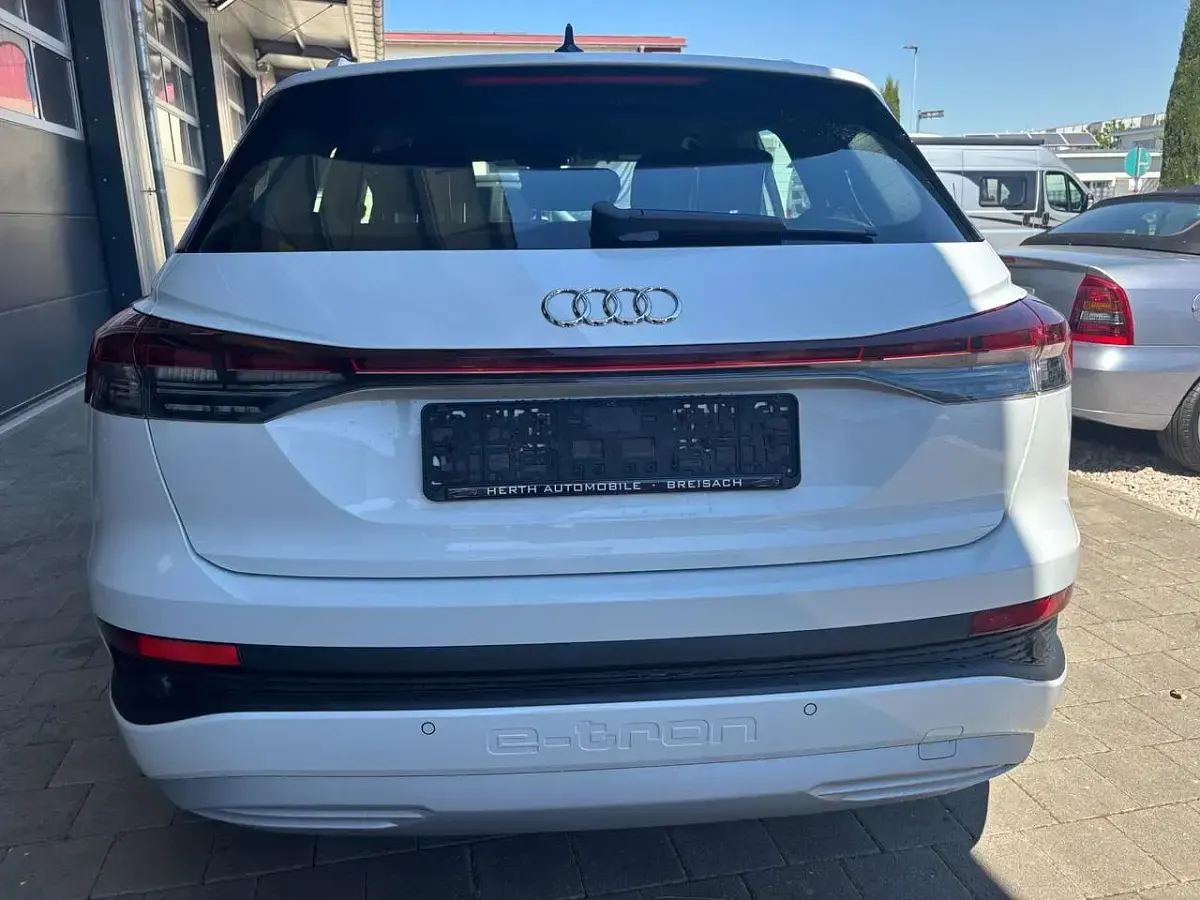 Second-hand Audi Q4 e-tron 150 kW (204 CP) 2023 Alb SUV