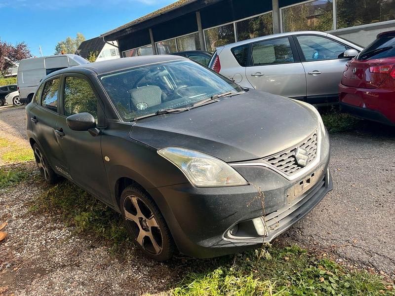 Grau Gebraucht 2016 Suzuki Baleno Comfort Limousine | 3.300 € (Teuer) - Bild 1/4