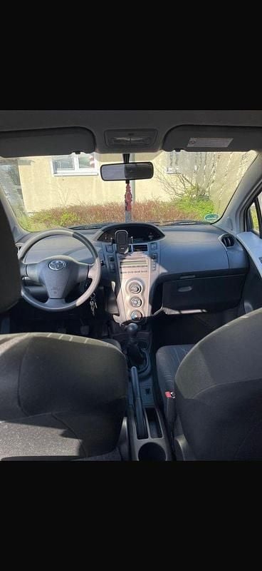 Gebraucht Toyota Yaris Sol 69 PS (50 kW) 2010 Weiß Kleinwagen