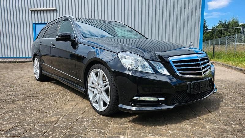 Schwarz Gebraucht 2012 Mercedes E350 AMG line Kombi | 11.000 € (Guter Preis) - Bild 1/4