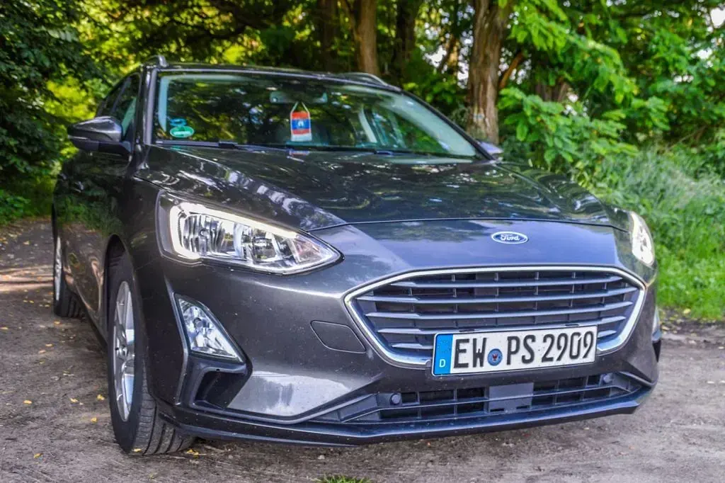 Gebraucht Ford Focus Titanium 120 PS (88 kW) 2018 Grau Kombi