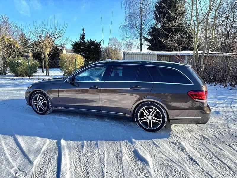 Usata Mercedes E220 194 CV (142 kW) 2017 Marrone Station wagon
