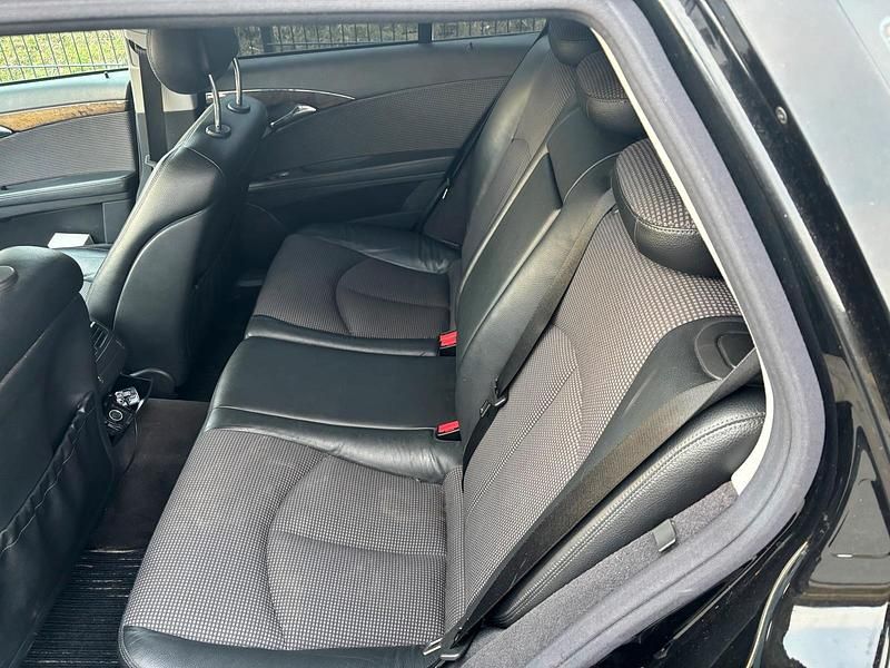 Gebraucht Mercedes E220 Avantgarde 150 PS (110 kW) 2004 Schwarz Kombi
